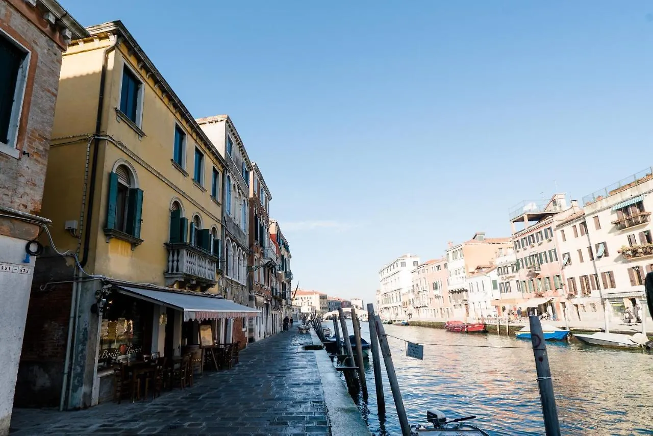 Casa Virginia Direct At The Canal Cannaregio With Own Roof Terrace Βενετία